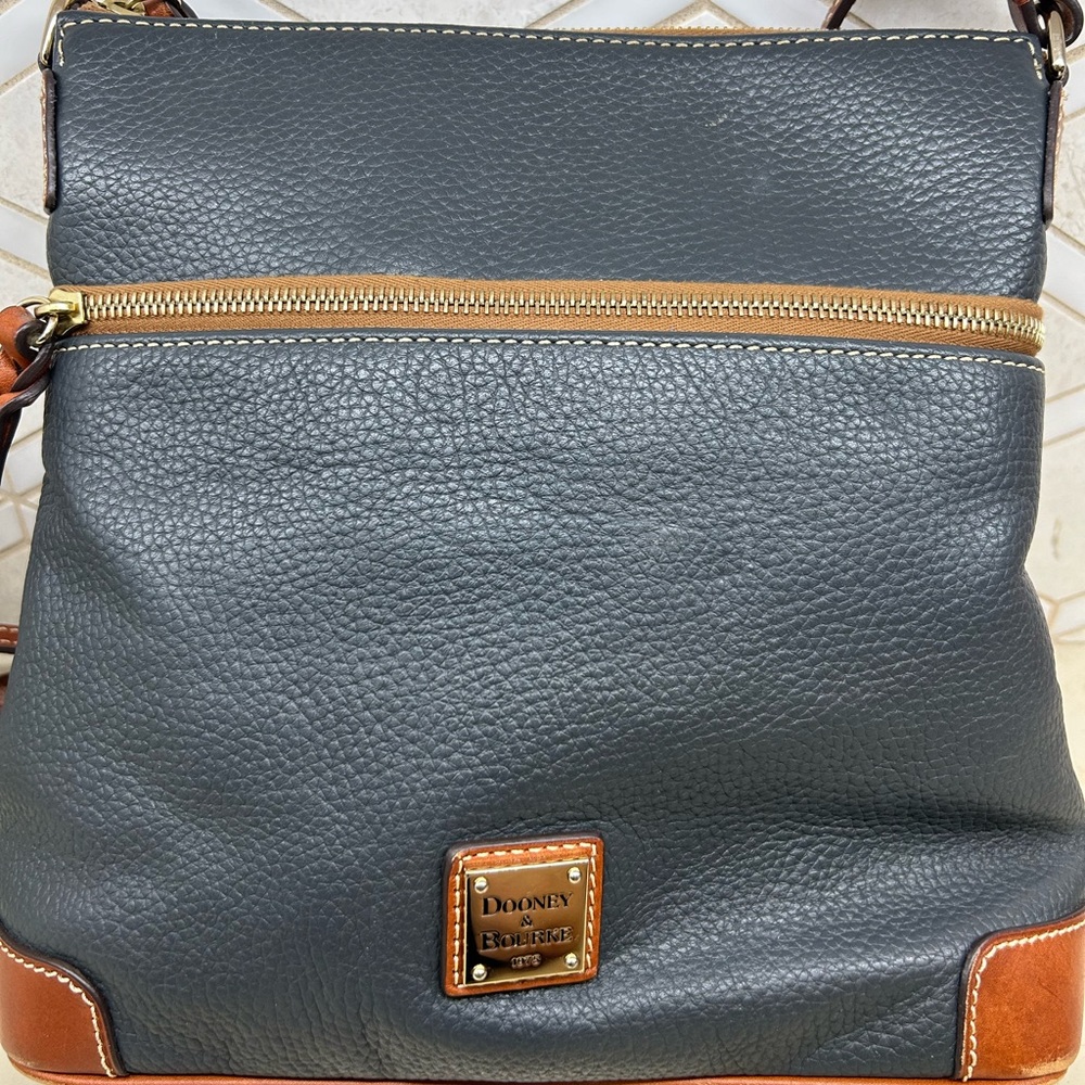 D&B Pebble Grain Crossbody